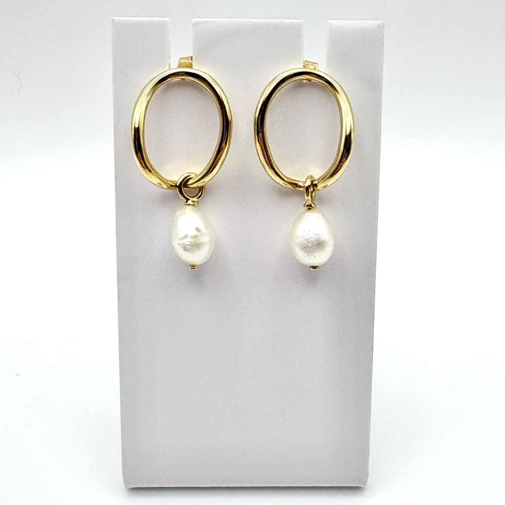 Pandora Organically Shaped Circle & Baroque Treated Pearl Gold-Plated Earrings - Picture 3 of 6